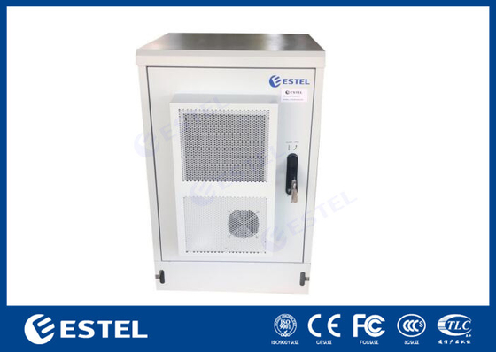 Une porte d'entrée IP55 armoire extérieure avec 16U refroidissement de l'espace utilisateur avec climatiseur