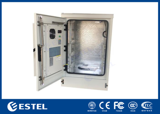Une porte d'entrée IP55 armoire extérieure avec 16U refroidissement de l'espace utilisateur avec climatiseur