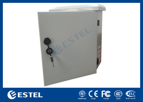 Réservoir à poteaux personnalisé avec pièces d'installation SS304 pour applications extérieures