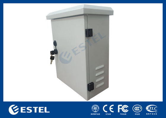Réservoir à poteaux personnalisé avec pièces d'installation SS304 pour applications extérieures