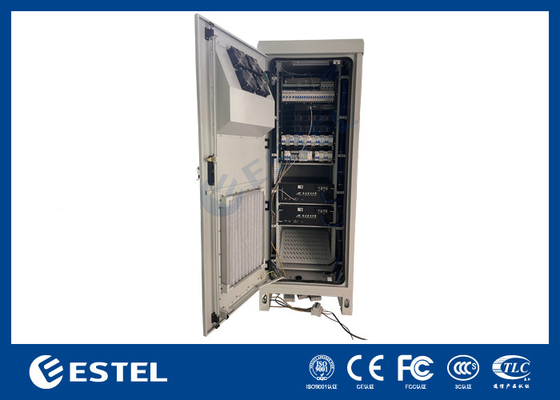 Armoire de télécommunications extérieures avec lampe à LED pour équipement de station de base avec système UPS